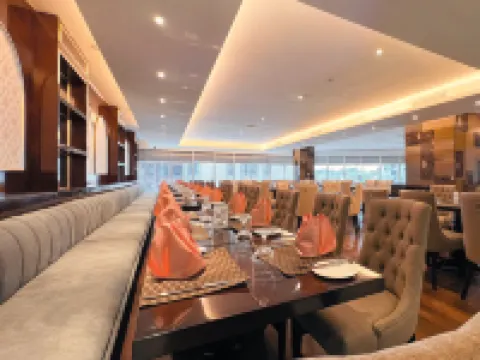 ปูเตรี วิง โรงแรมริเวอร์ไซด์ มาเจสติก โรงแรมในกูชิง