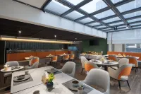 Antelope Manju Hotel (Jingmen Railway Station)