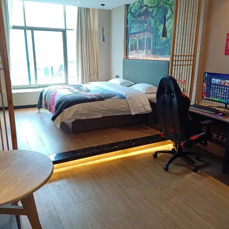 Weiai E-sports Hotel (Ningxiang Emerald Lake International Plaza)