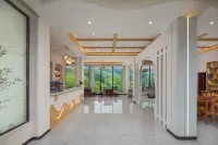 Enjoy the panoramic view of the rice fields (Longsheng Longji Terraces Branch)