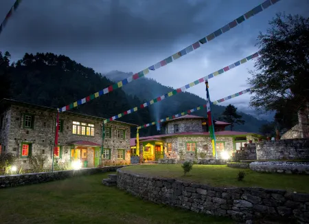 Mountain Lodges of Nepal - Phakding Отели в г. Солукхумбу