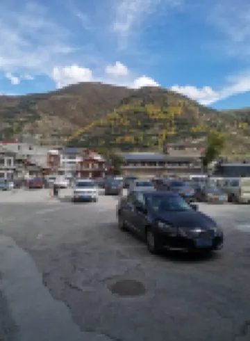 松潘曉燕子中国式旅館（古城牆）