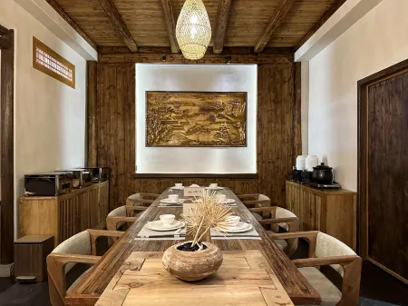 Phoenix Dayin Qianfu Homestay (Gucheng Branch) Отели рядом с достопримечательностью «Xiong Xiling Former Residence»