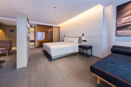 Atour Hotel Zhongshan Nantou Haiya Colorful City