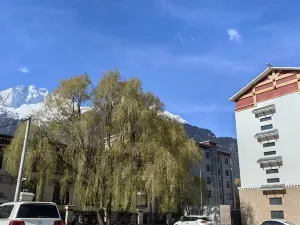 QoMoLangZong Hotel  Kayrung