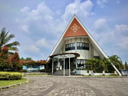 Nemuru Villa Ubud Anyer Отели в г. Серанг
