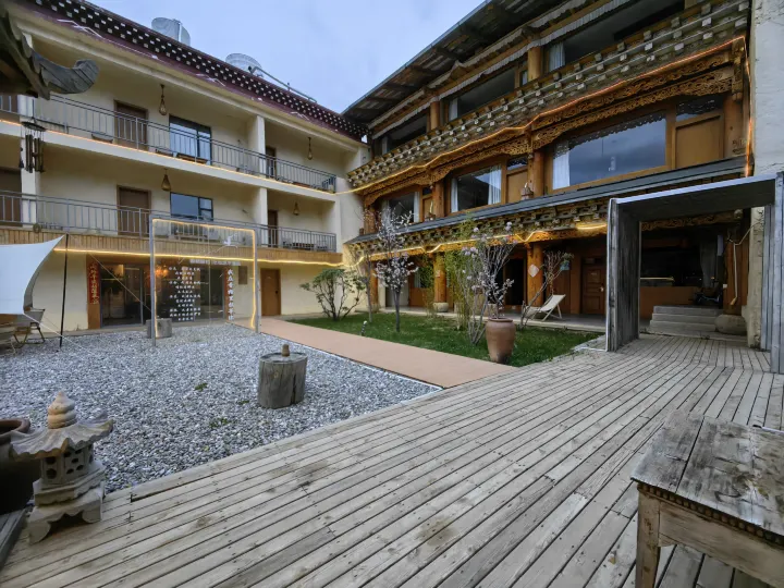 Youyou Art Hotel