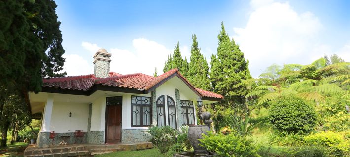 Villa ChavaMinerva Hanni Ciater with Pool Hotels in Subang Regency