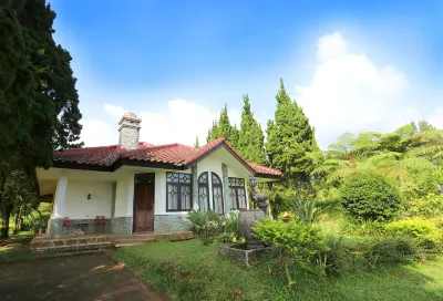 Villa ChavaMinerva Hanni Ciater with Pool Hotels in Ciater