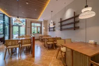Hulunbuir Genhe Shanshui Hotel (Century Square Longfeng Building) - พร้อมอาหารเช้า