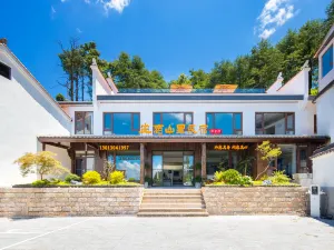 Sitting and Forgetting Mountain Homestay