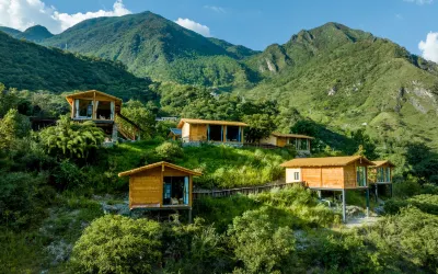 GuanguanDi The hotel on the cliff Hotels near Hutiao Stone