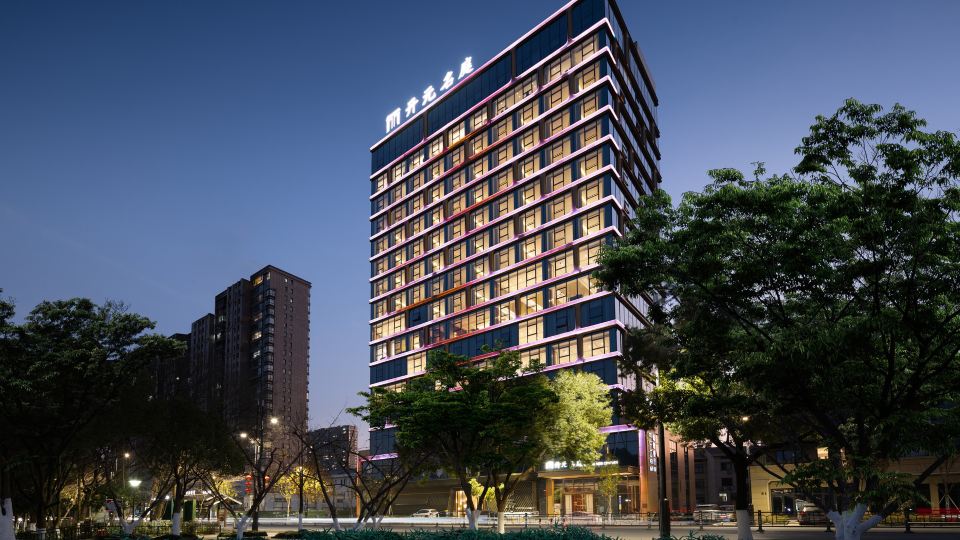 MAISON NEW CENTURY