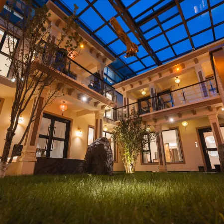 Delingha Chushan Yunjv Homestay (Olympic Plaza)