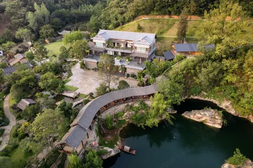 Xinyang Songlin Garden Homestay - Pool