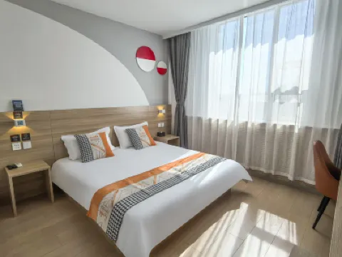 Tianjin Huanpeng Collection Hotel (Tianjin Jizhou North Station Drum Tower Square) Hotels near White Tower