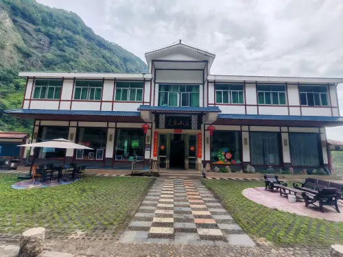 Meiju Hotel (Sanqianbai Kan)