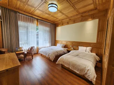 Yunlan Mountain Lodge Hotels near Yuzhu Temple