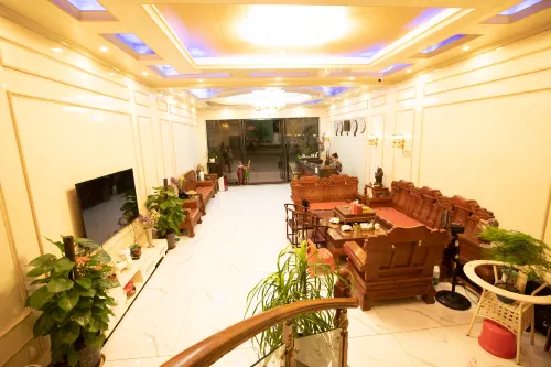Pingle Royal Marina Hotel