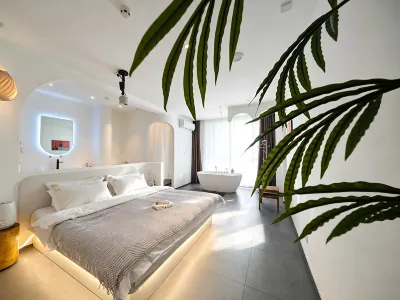 Yiyue Hotel (Lanzhou High-Speed Railway West Station Zhongtianjian Square) Hotels in 