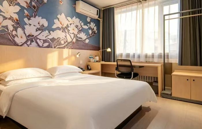 Lite Hotel (Wuhan Simenkou Yellow Crane Tower Subway Station)