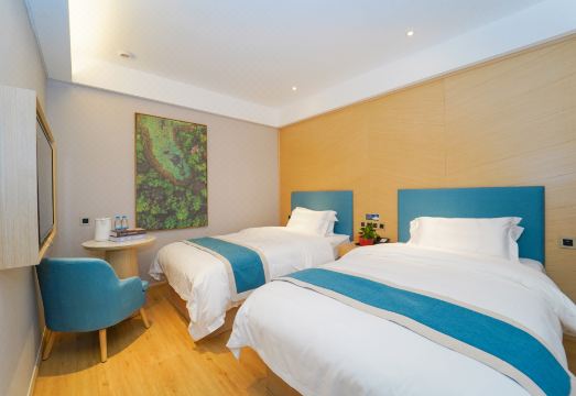 Yadu Light Luxury Hotel