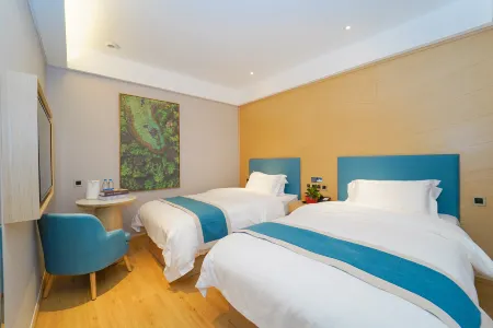 Yaduo Hotel (Shanghai Changshou Road Metro Station)