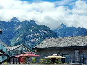 Huamei Elegant Hotel (Huashan Scenic Area Tourist Center)