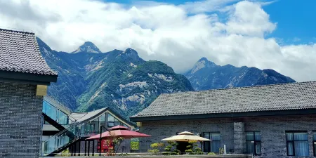 Huamei Elegant Hotel (Huashan Scenic Area Tourist Center)