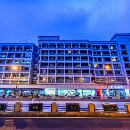 Orange Hotel (Chengdu Tianfu Plaza Kuanzhaixiangzi Alleys) Отели рядом с достопримечательностью «Площадь Тиянфу»