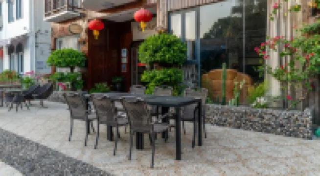 Huayue · Mingyue Mountain and Sea Chinese Inn (Shenzhen Guanhu Beach)