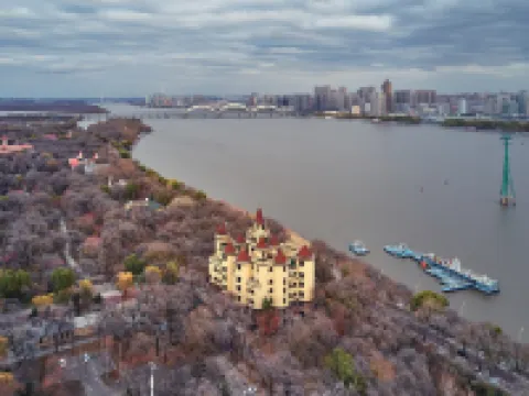 Harbin Sun Castle Resort Hotel (Ice and Snow World Branch on Central Street) Hotels near Russian Style Town