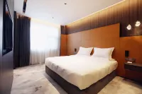 CATHAY VIEW CLUB  HOTEL