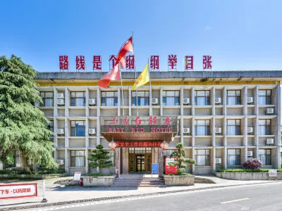 Oriental red hotel in Zhusha ancient town Hotels in Zhusha Ancient Town