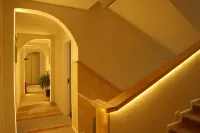 Luding Sihaiyijia Boutique Hotel (Luding Bridge)