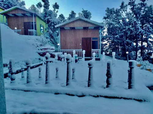 Kanatal Crown Hotels in Tehri Range