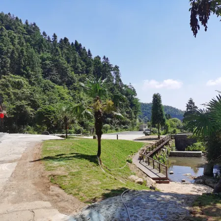 Mengbugu Inn