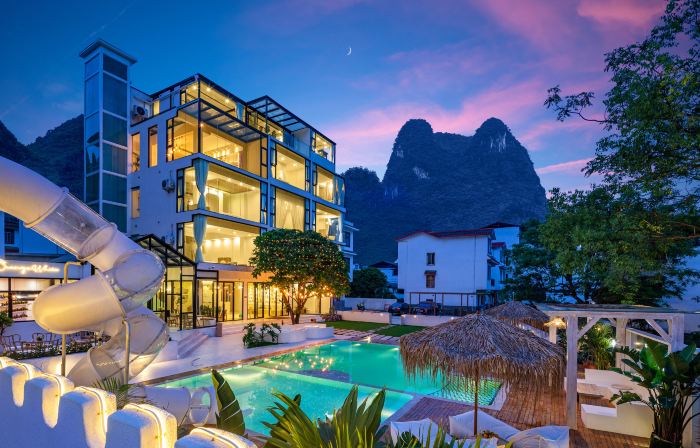 Orange white Vacation Homestay