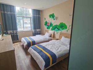 Dongping Lake Yun Homestay