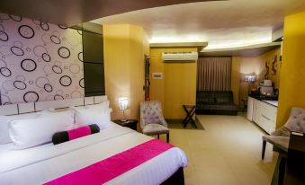 Eloisa Royal Suites