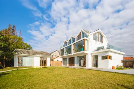 Floral Hotel· Shanghai Jiuxiang hotel (Chongming Forest Park store) Отели рядом с достопримечательностью «Chongming Xunyicao Theme Park»