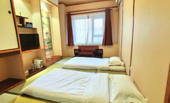 Hongduan Hesu Hotel (Beijing Guomao Hujialou Subway Station)