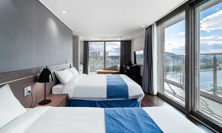 Jinju Golden Tulip Hotel Namgang Отели рядом с достопримечательностью «Чинянхо»