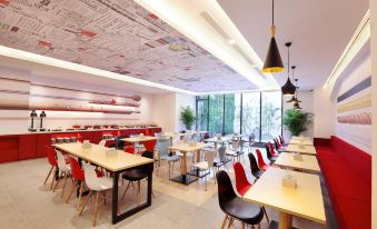 Ibis Hotel (Shanghai  International Resort xiupu Road)