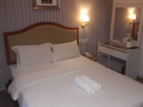Rose Cottage Hotel Taman Nusa Cemerlang Hotels near Sultan Ibrahim Stadium