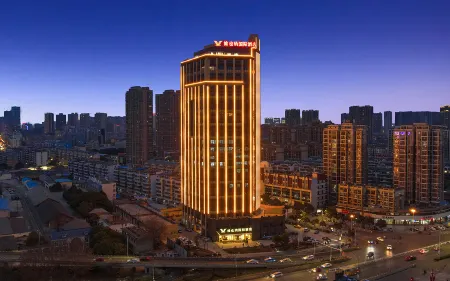 Vienna International Hotel (Sunchuang Tower Flagship Store in Bengbu) Отели рядом с достопримечательностью «Anhui University of Finance and Economics (Hongye Road)»