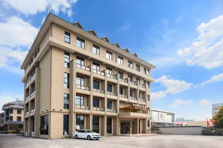 O.LIVE social Suzhou Economic Development Zone Branch Отели рядом с достопримечательностью «Yinhe Square»