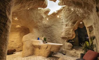 Yeshi · Cave Designer Hot Spring Hotel (Kuanzhai alley Southwest Jiaotong University)