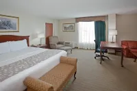 La Quinta Inn & Suites by Wyndham Downtown Conference Center Hotels in River Market