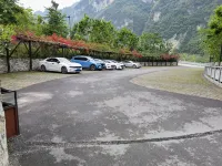Shuibo Renjia Inn - parking